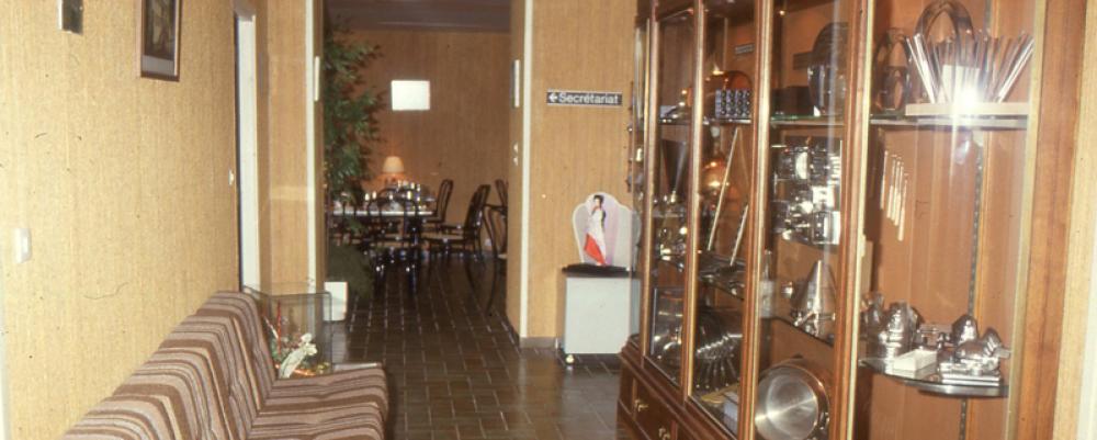Zone d'accueil administrative et espace petit déjeuner ( 1995 )